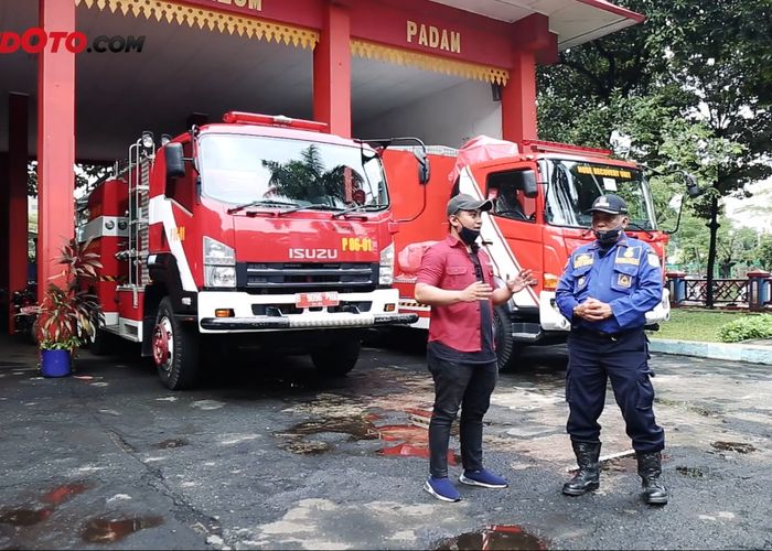 mobil pemadam kebakaran